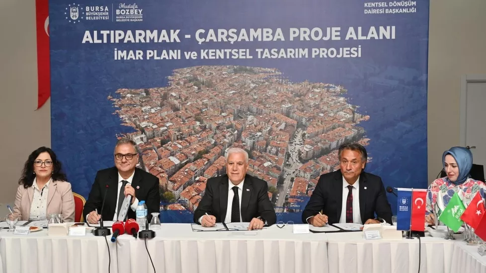 Mustafa Bozbey - ALTIPARMAK'TA KENTSEL DÖNÜŞÜM PROJESİ BAŞLIYOR - Kenti ortak akılla, bilimin ışığında dönüştürüyor depreme karşı dirençli bir kent oluşturuyoruz. Yapı stoğunun en çürük olduğu bölgelerden Altıparmak'ta 830 dönümlük alanda kentsel dönüşüm yapıyoruz. Altıparmak bölgesiyle ilgili imar ve kentsel tasarım projelerinin hazırlanması için Osmangazi Belediyesi, Akademik Odalar ve Kent Konseyi ile iş birliği protokolü imzaladık.