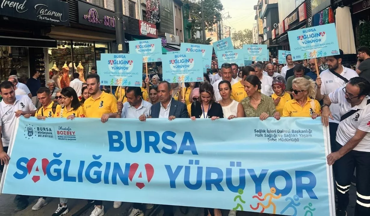 Mustafa Bozbey - BURSA HALK SAĞLIĞI KONUSUNDA BİLİNÇLENDİRİLDİ - Halk Sağlığı Haftası'nı dolu dolu geçirdik. Kentimizde 7 gün boyunca anne-bebek sağlığı, çocuk sağlığı, ruh sağlığı ve can dostlarımızın sağlığı gibi konularda alanında uzman isimler Bursalıları bilinçlendirdi. Kent merkezine kurduğumuz stantlarda vatandaşlarımız sağlık danışmanlarından bilgi aldı. 