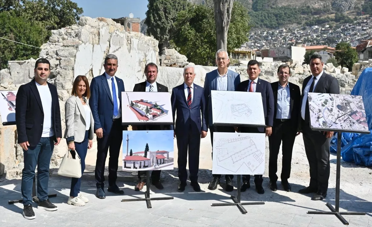 Mustafa Bozbey - BAŞKAN BOZBEY HATAY'DA MÜJDEYİ VERDİ: ANTAKYA ULU CAMİİ İNŞAATI BAŞLIYOR - Depremzedelerimizin yaralarını birlikte sarıyoruz. 6 Şubat depreminin ardından Hatay halkının yanında olan Bursa Büyükşehir Belediye Başkanımız Mustafa Bozbey, yeniden Hatay'ı ziyaret etti. Proje çalışmalarını tamamladığımız, Antakya Ulu Camii'ni 2026 yılında Hatay halkının hizmetine sunacağız.