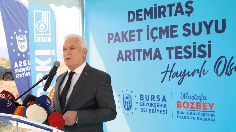 Mustafa Bozbey - İÇME SUYUNA 140 MİLYONLUK DEV YATIRIM - Sağlıklı, nitelikli ve kesintisiz içme suyu temini noktasında da yatırımlarımız devam ediyor. Kuraklık dönemlerinde ihtiyaç halinde kullanılan derin su kuyularından çıkarılan suların kalitesinin artırılması amacıyla 140 milyon liralık yatırımla inşa edilen Demirtaş Paket içme Suyu Arıtma Tesisi hizmete alındı.